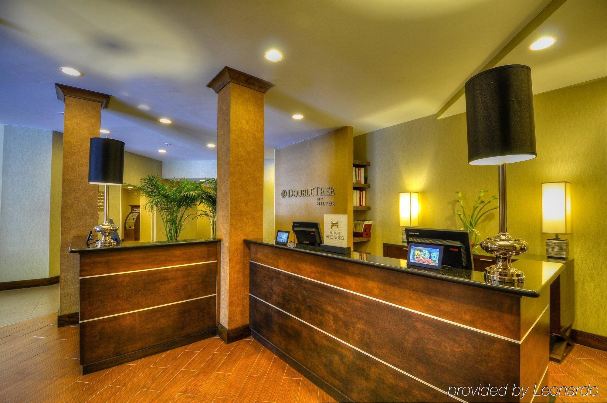 Doubletree By Hilton Hotel Raleigh - Brownstone - University Экстерьер фото