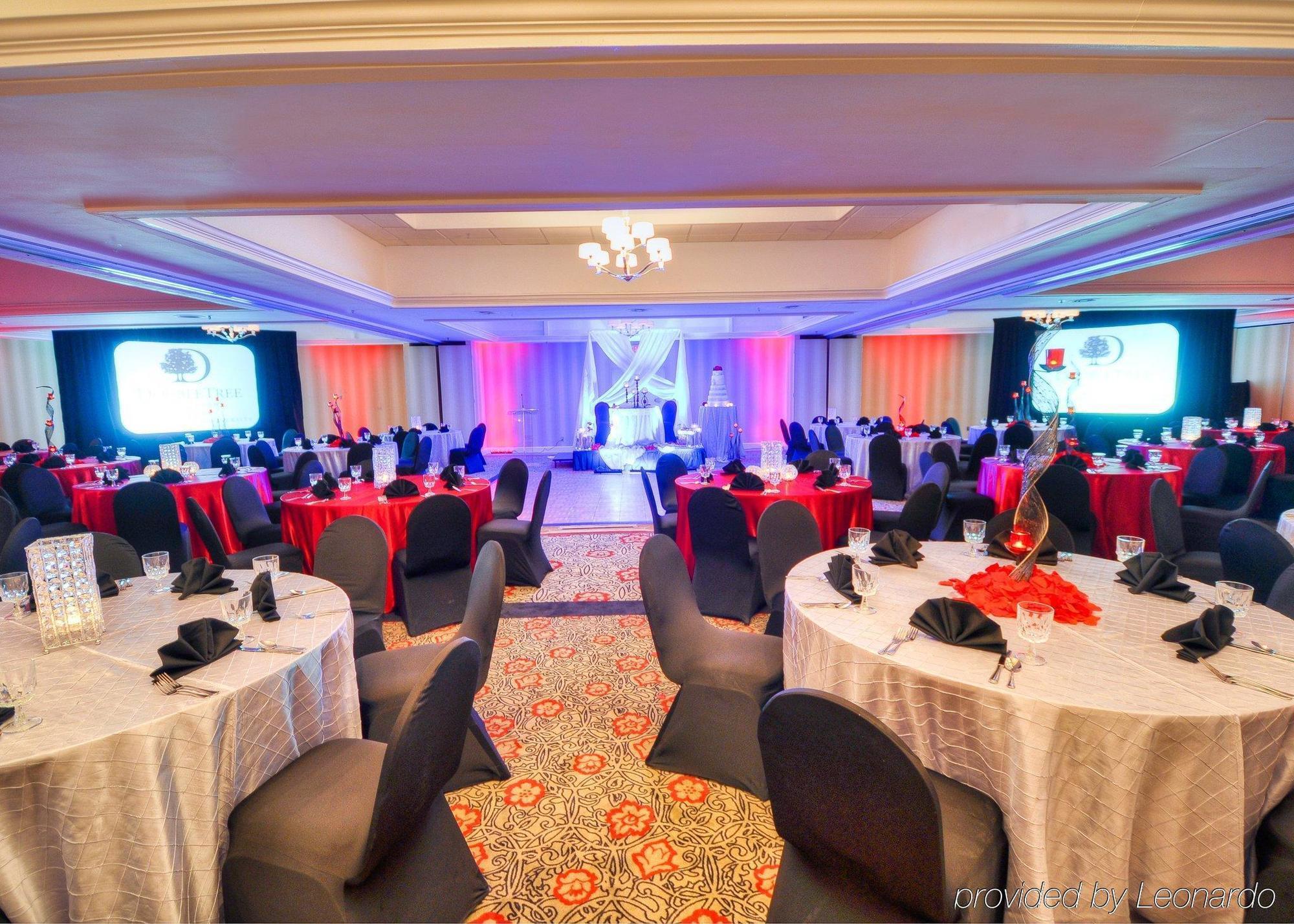 Doubletree By Hilton Hotel Raleigh - Brownstone - University Экстерьер фото