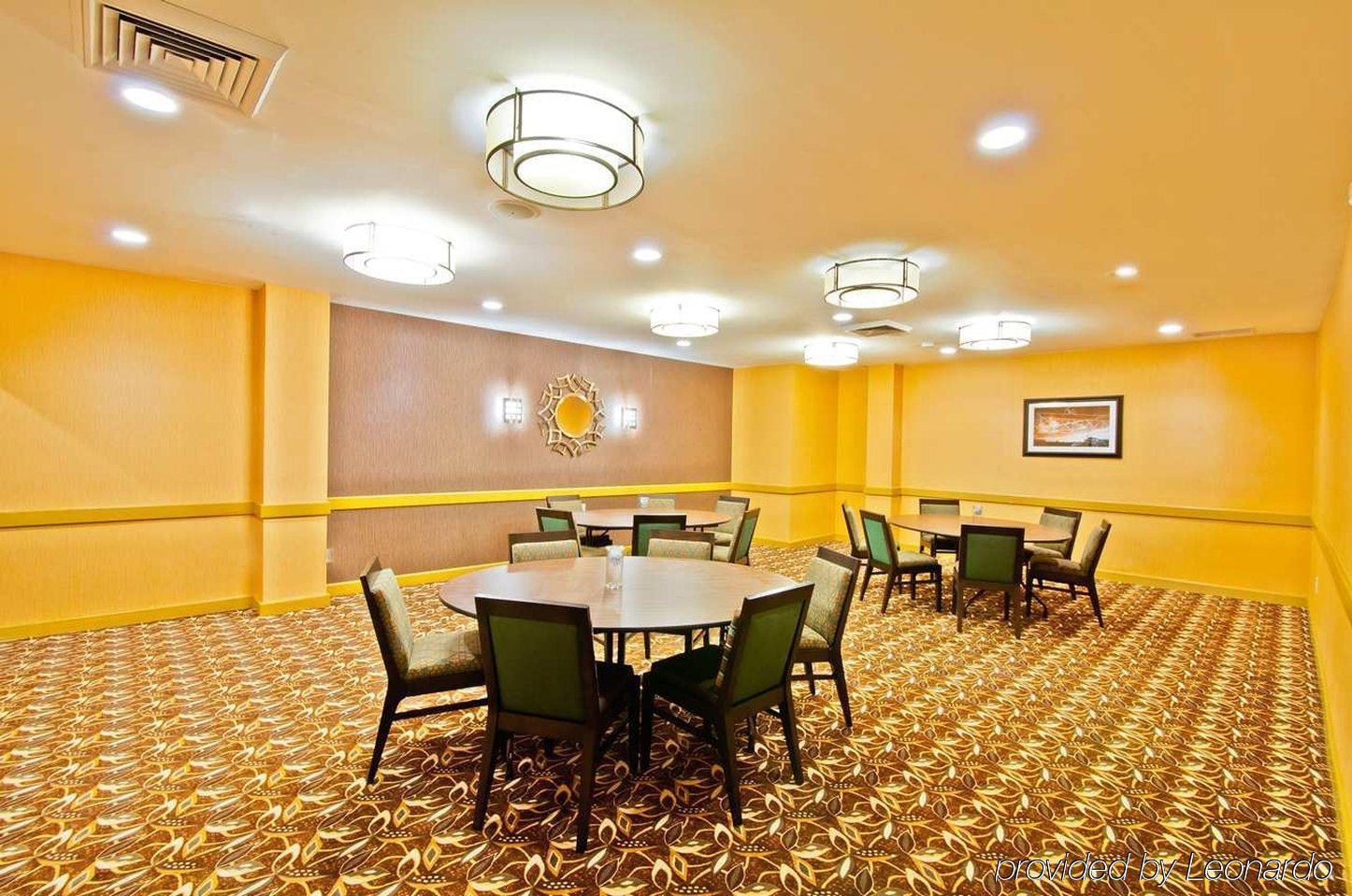 Doubletree By Hilton Hotel Raleigh - Brownstone - University Экстерьер фото