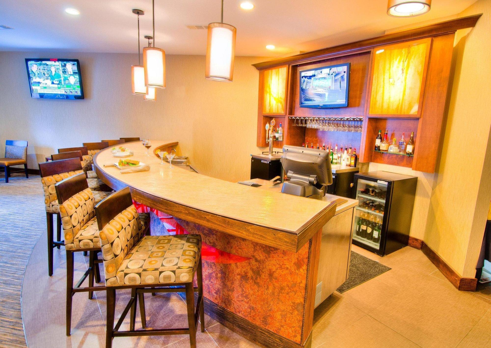 Doubletree By Hilton Hotel Raleigh - Brownstone - University Экстерьер фото