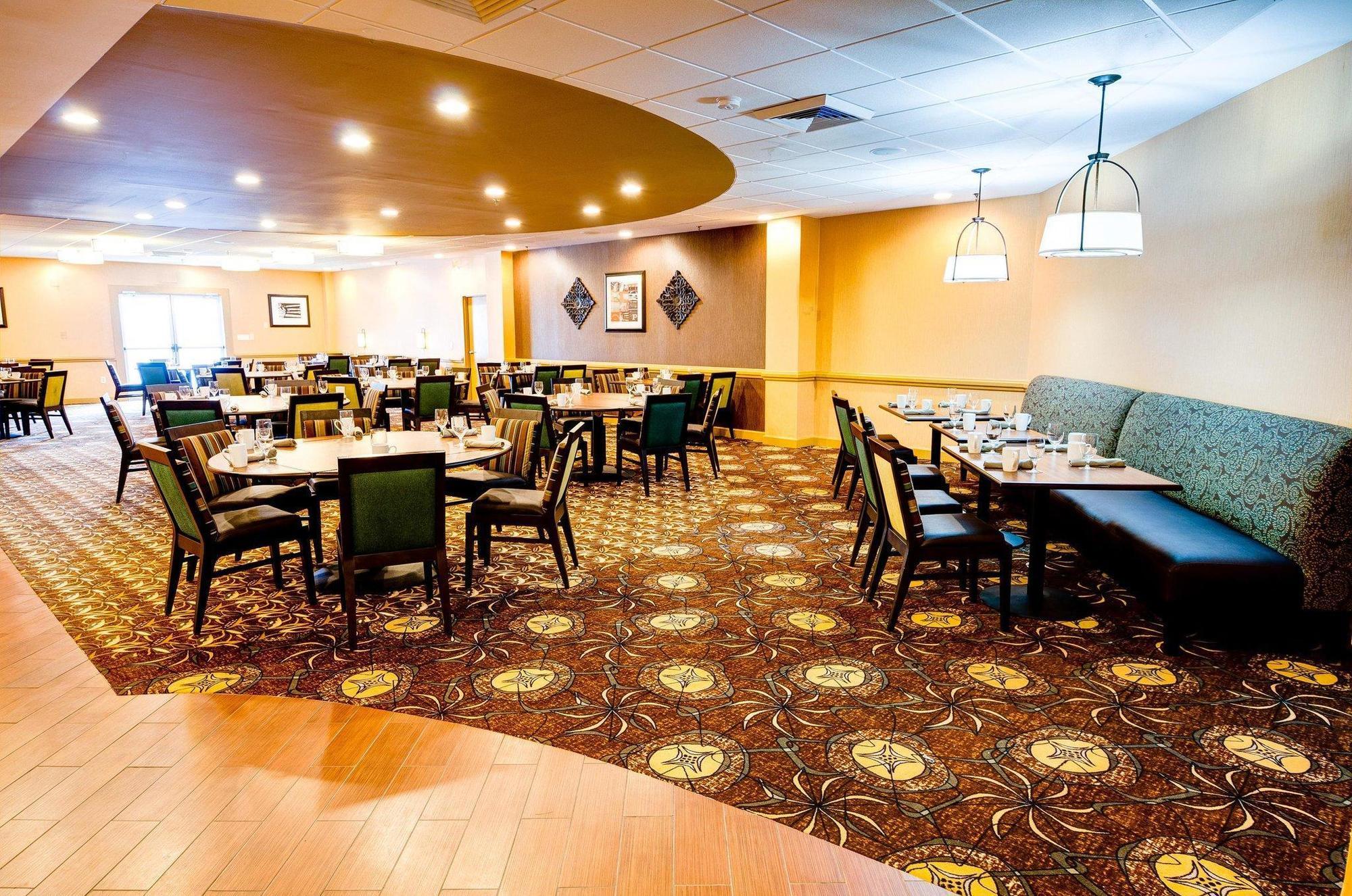 Doubletree By Hilton Hotel Raleigh - Brownstone - University Экстерьер фото