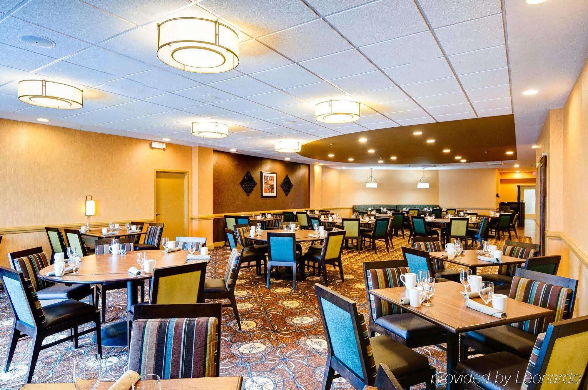 Doubletree By Hilton Hotel Raleigh - Brownstone - University Экстерьер фото