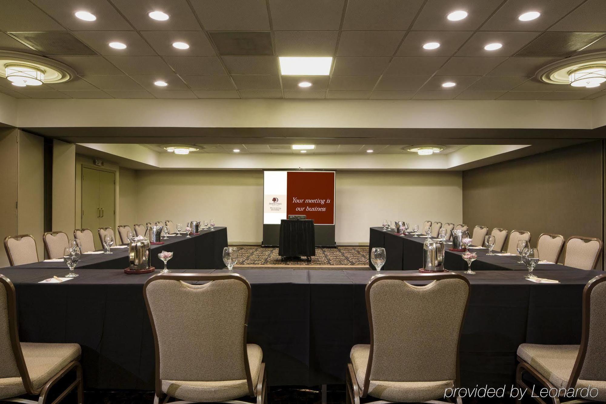 Doubletree By Hilton Hotel Raleigh - Brownstone - University Экстерьер фото