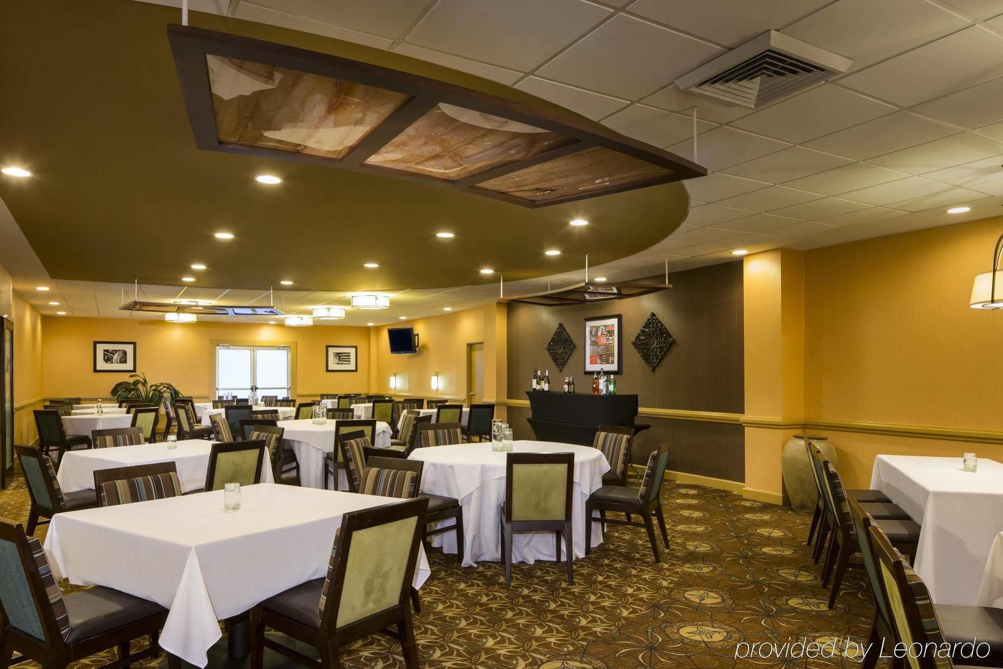 Doubletree By Hilton Hotel Raleigh - Brownstone - University Экстерьер фото