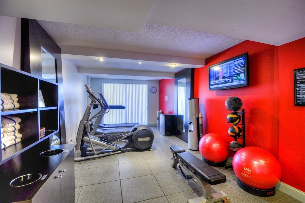 Doubletree By Hilton Hotel Raleigh - Brownstone - University Удобства фото