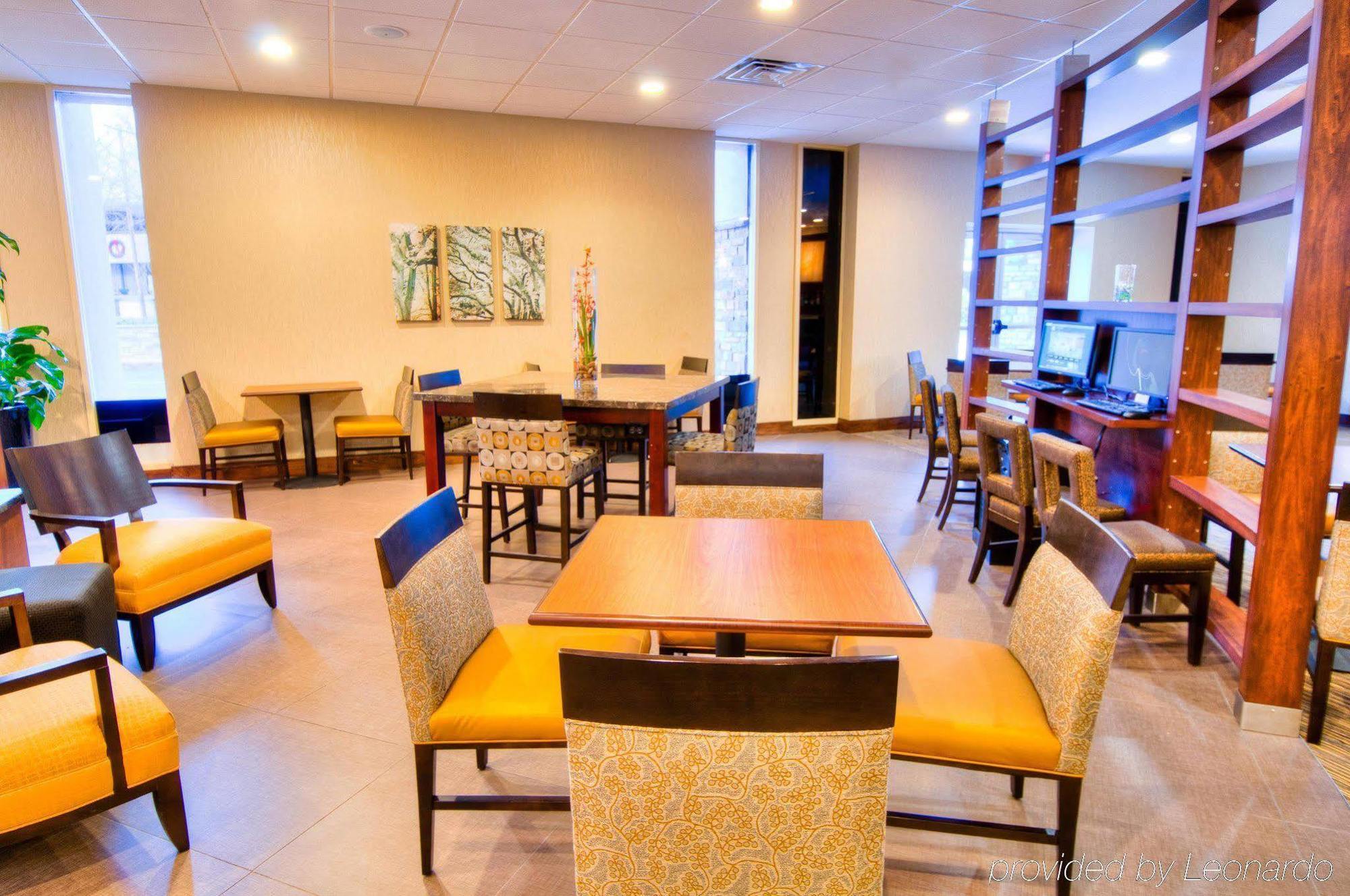 Doubletree By Hilton Hotel Raleigh - Brownstone - University Экстерьер фото