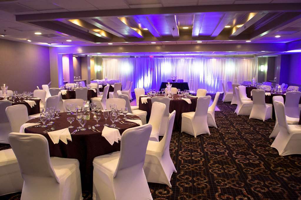 Doubletree By Hilton Hotel Raleigh - Brownstone - University Удобства фото