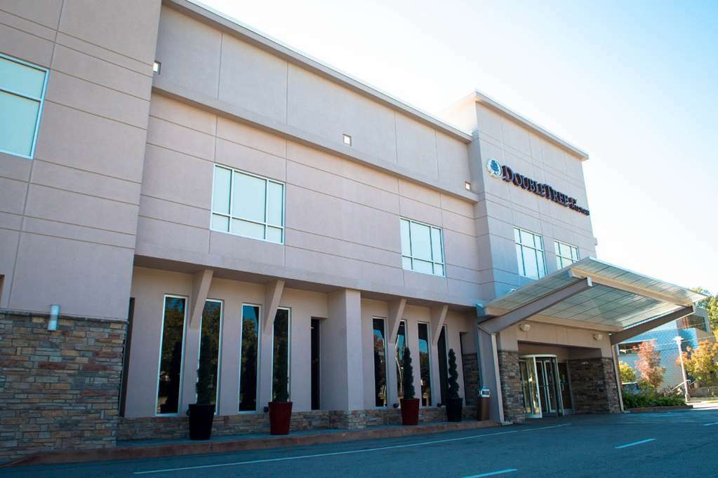 Doubletree By Hilton Hotel Raleigh - Brownstone - University Экстерьер фото