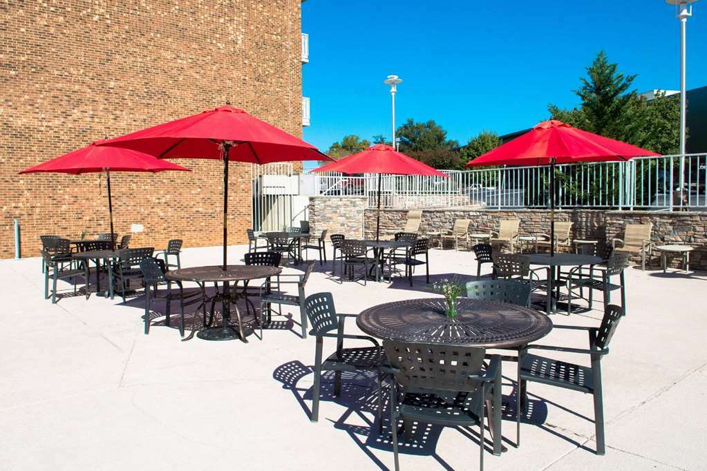 Doubletree By Hilton Hotel Raleigh - Brownstone - University Экстерьер фото
