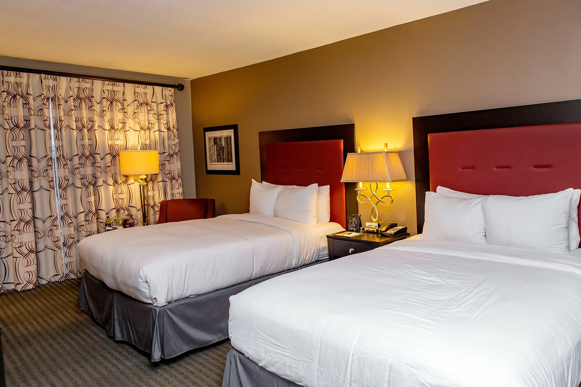Doubletree By Hilton Hotel Raleigh - Brownstone - University Экстерьер фото