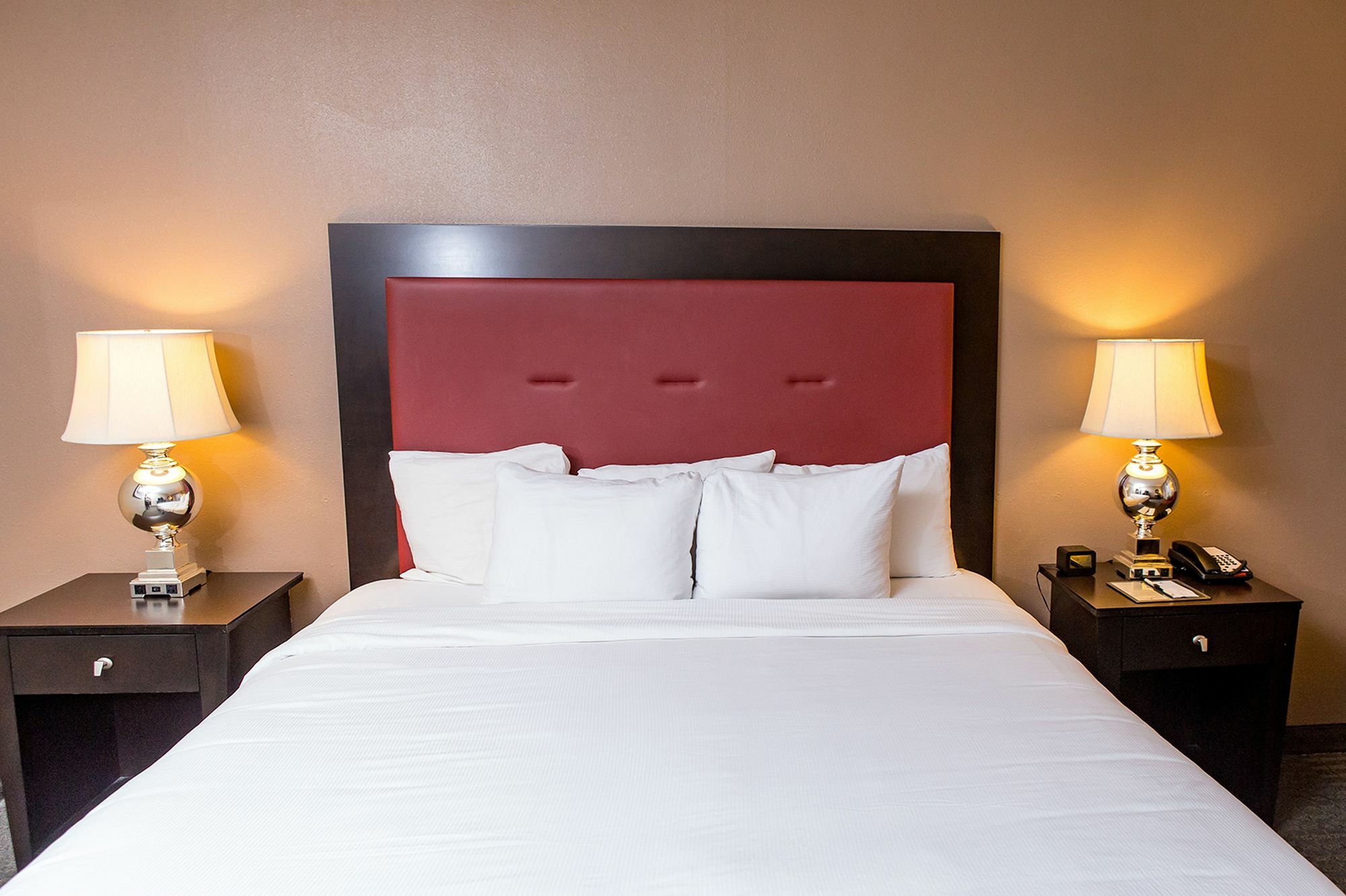 Doubletree By Hilton Hotel Raleigh - Brownstone - University Экстерьер фото