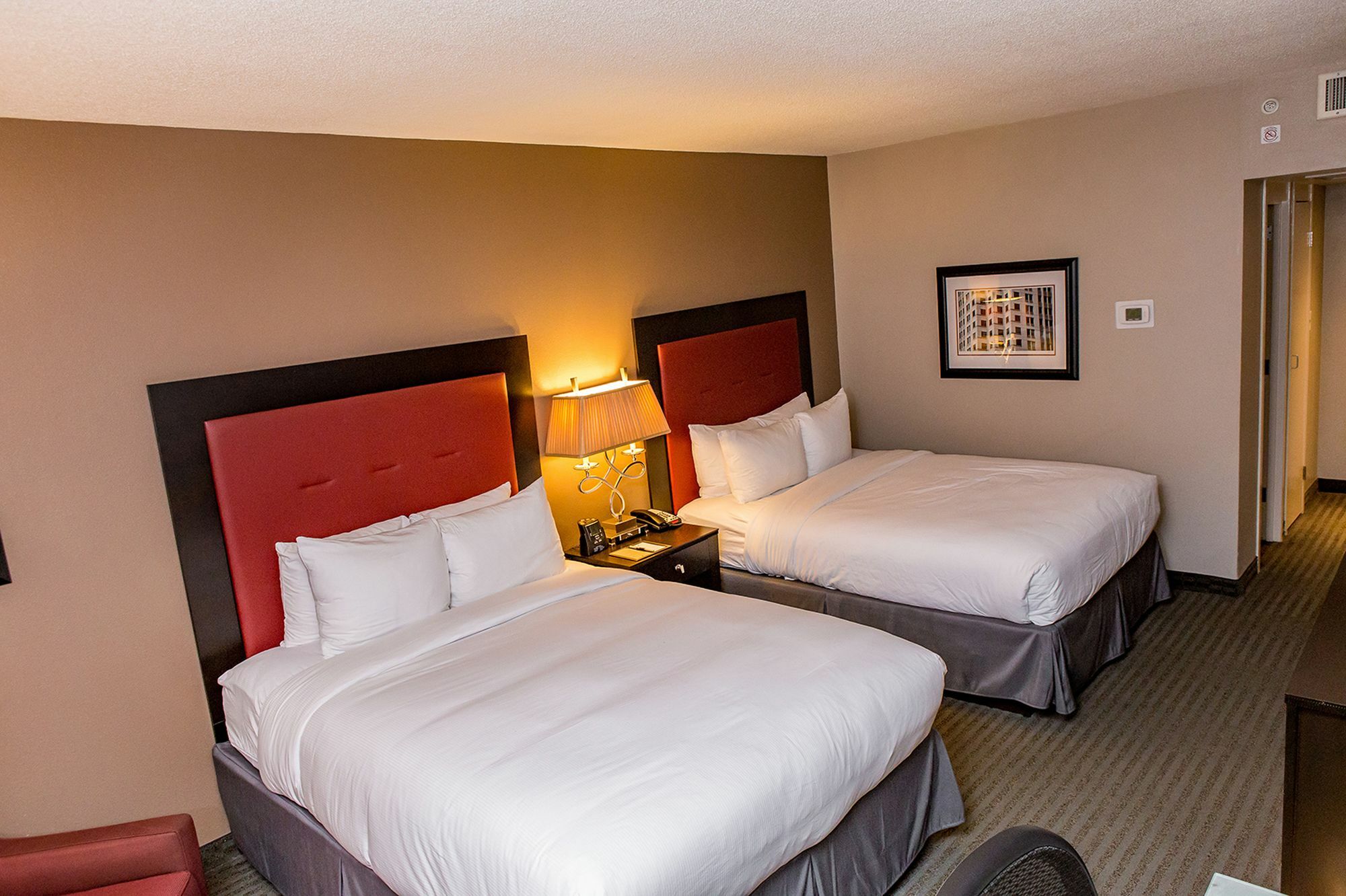 Doubletree By Hilton Hotel Raleigh - Brownstone - University Экстерьер фото