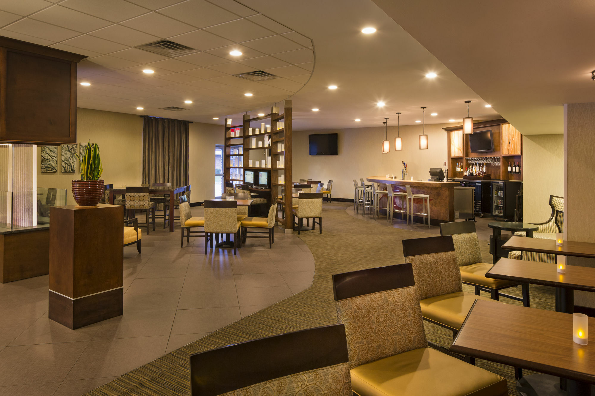 Doubletree By Hilton Hotel Raleigh - Brownstone - University Экстерьер фото