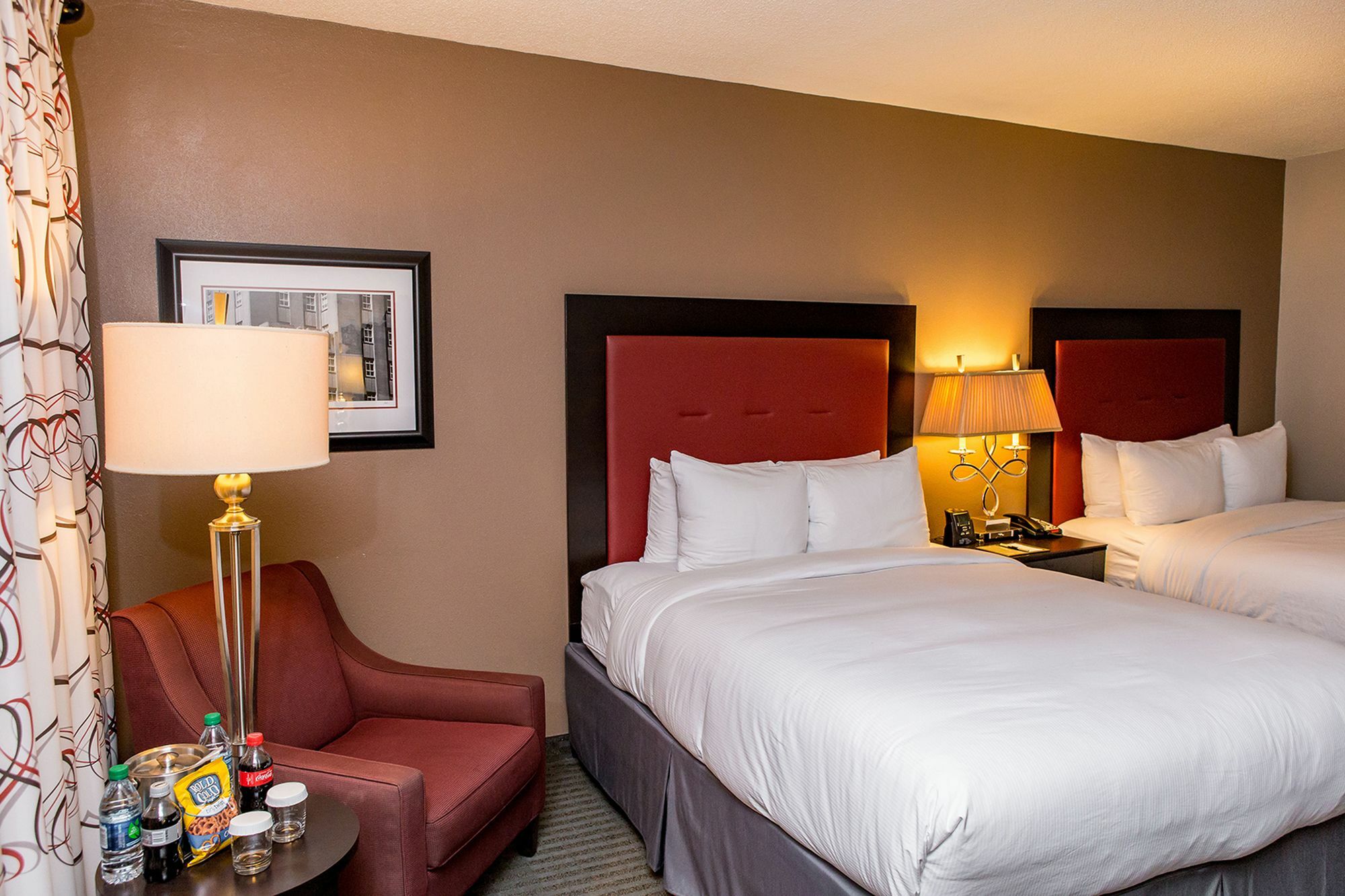 Doubletree By Hilton Hotel Raleigh - Brownstone - University Экстерьер фото