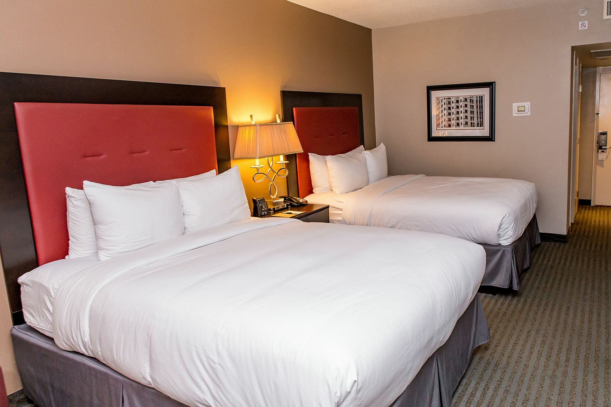 Doubletree By Hilton Hotel Raleigh - Brownstone - University Экстерьер фото