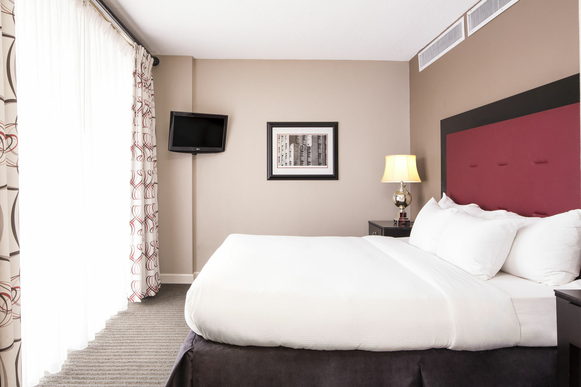 Doubletree By Hilton Hotel Raleigh - Brownstone - University Экстерьер фото